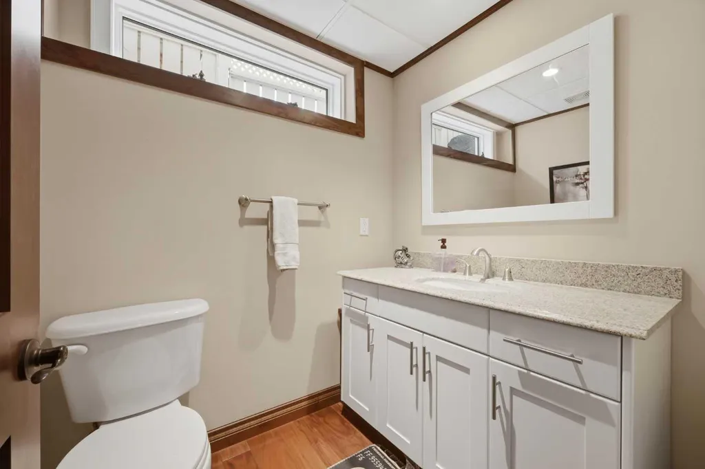 729 Woodbriar Place SW Calgary AB T2W 5Z2