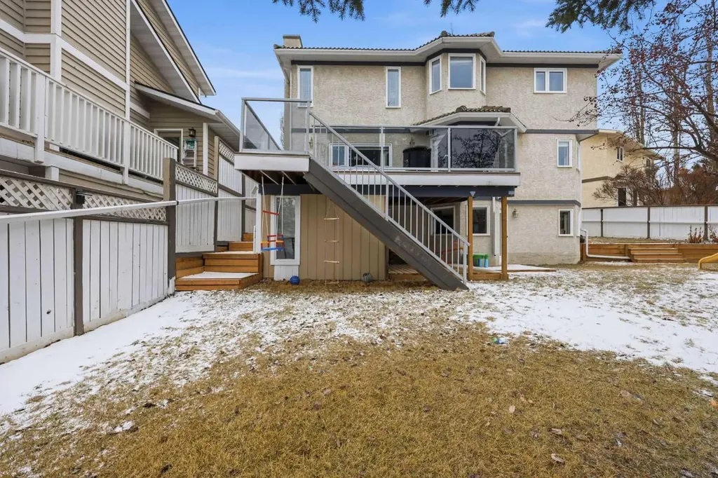 729 Woodbriar Place SW Calgary AB T2W 5Z2