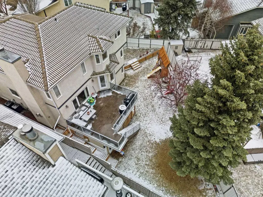 729 Woodbriar Place SW Calgary AB T2W 5Z2
