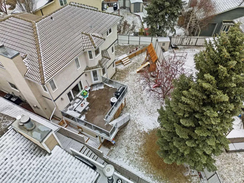 729 Woodbriar Place SW Calgary AB T2W 5Z2