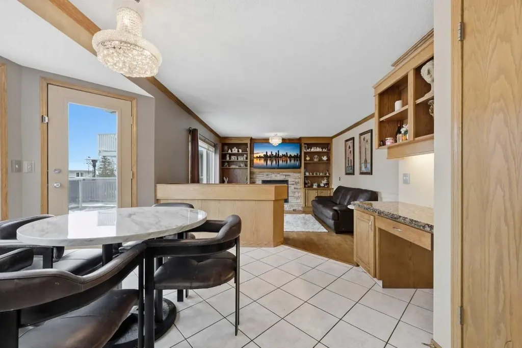 729 Woodbriar Place SW Calgary AB T2W 5Z2