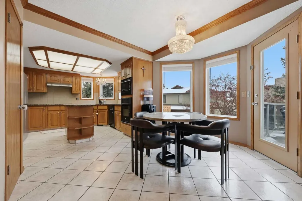 729 Woodbriar Place SW Calgary AB T2W 5Z2