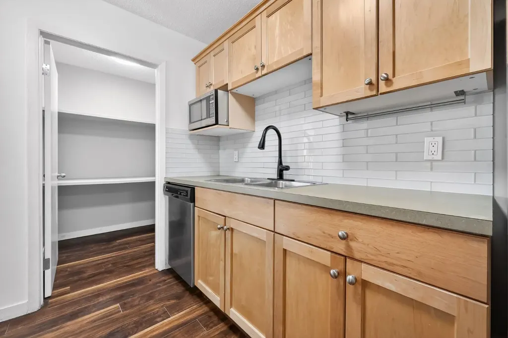 835 19 Avenue SW Calgary AB T2T0H6