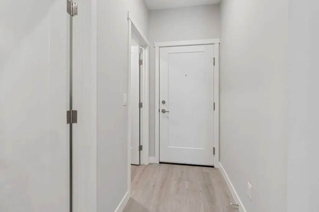 655 Shawnee Square SW Calgary AB T2Y 1E3