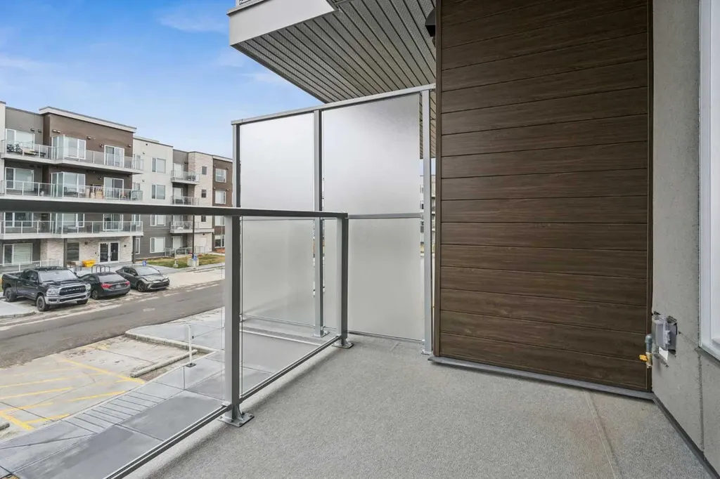 655 Shawnee Square SW Calgary AB T2Y 1E3