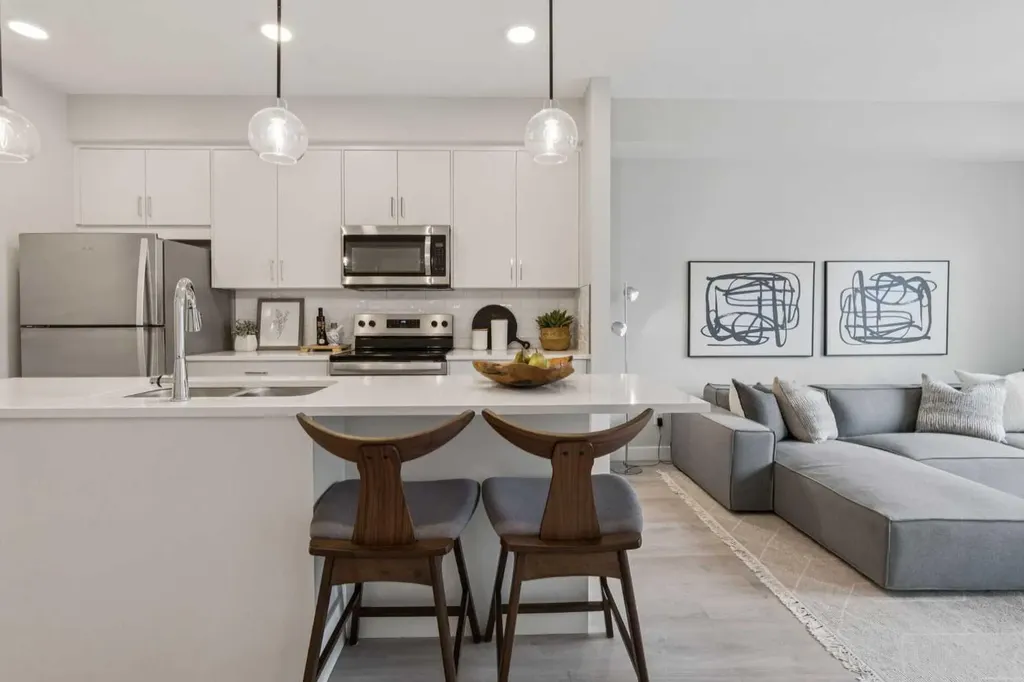 655 Shawnee Square SW Calgary AB T2Y 1E3