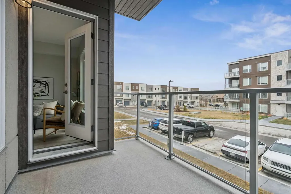 655 Shawnee Square SW Calgary AB T2Y 1E3