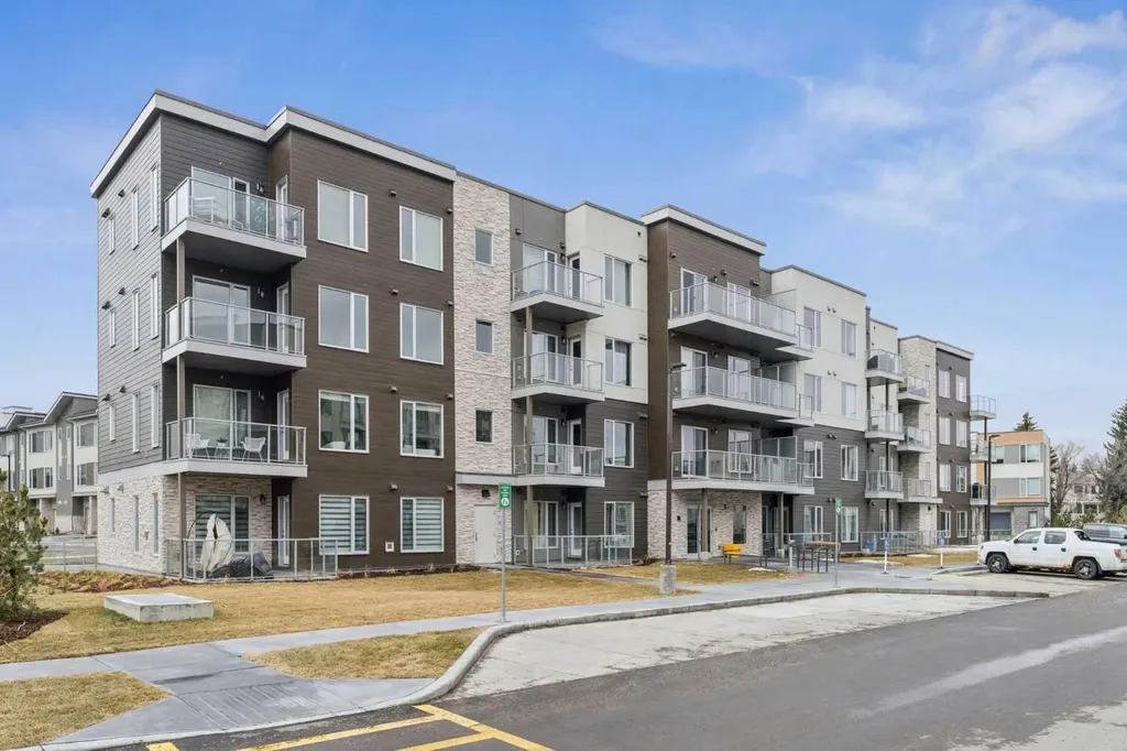 655 Shawnee Square SW Calgary AB T2Y 1E3
