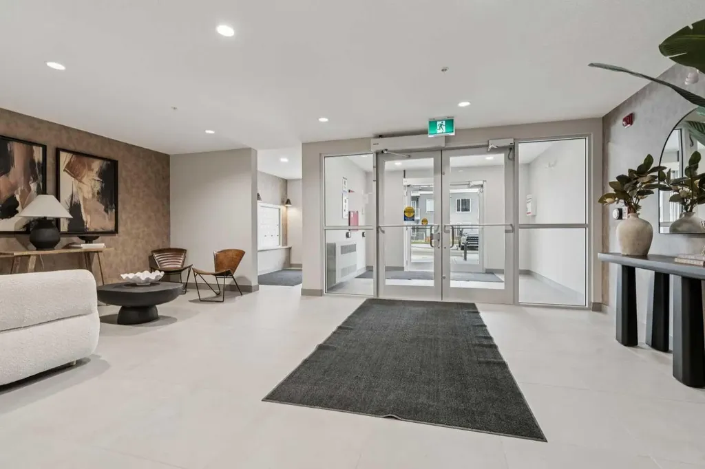 655 Shawnee Square SW Calgary AB T2Y 1E3