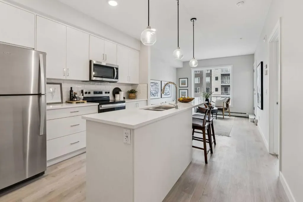 655 Shawnee Square SW Calgary AB T2Y 1E3