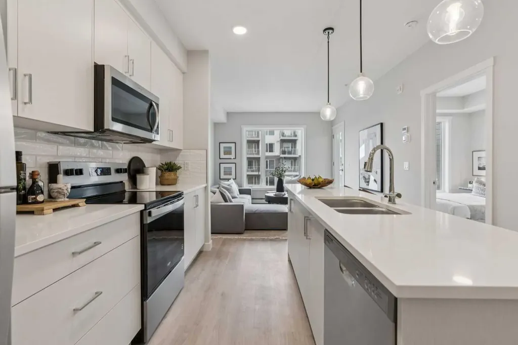 655 Shawnee Square SW Calgary AB T2Y 1E3