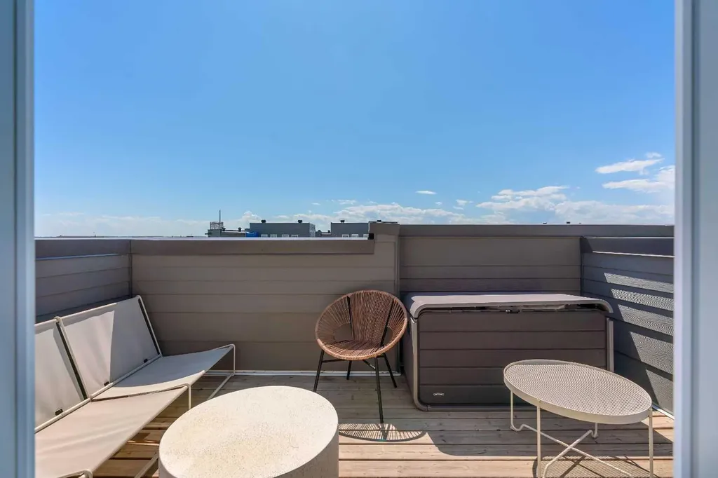 19500 37 Street SE Calgary AB T3M 2W9