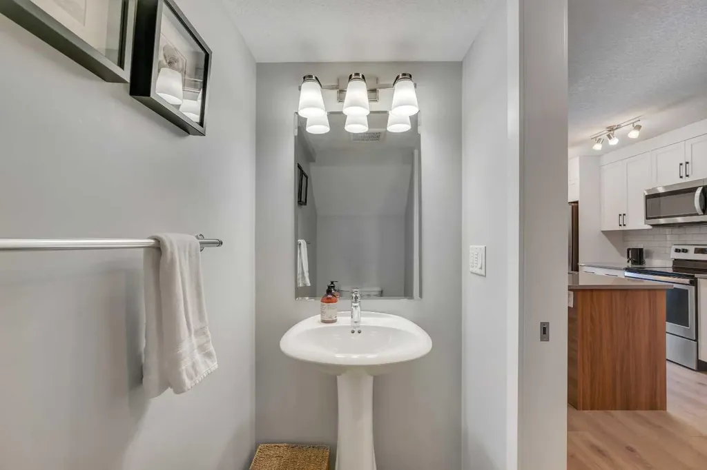 19500 37 Street SE Calgary AB T3M 2W9