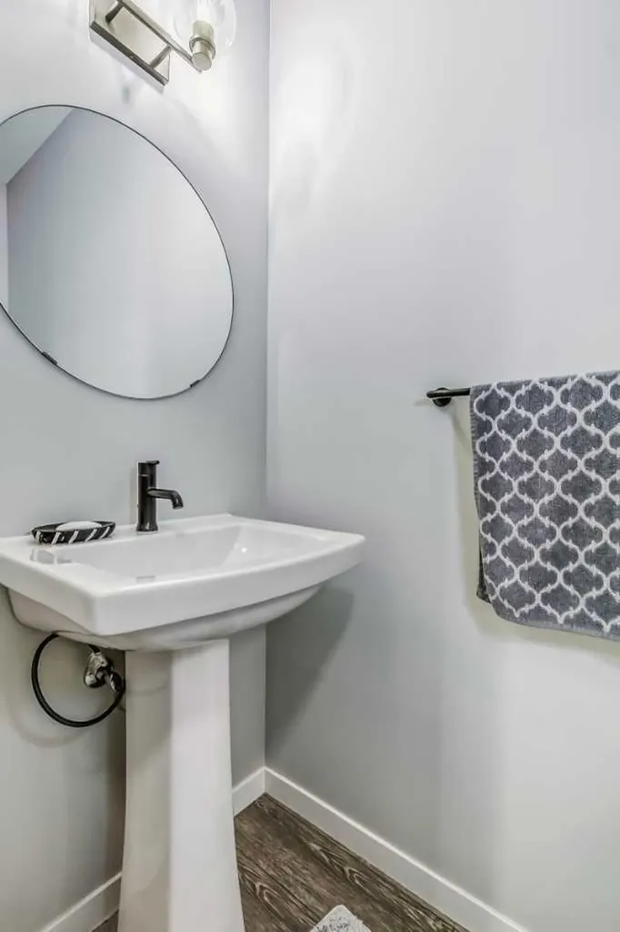 612 Seton Circle SE Calgary AB T3M 3G8
