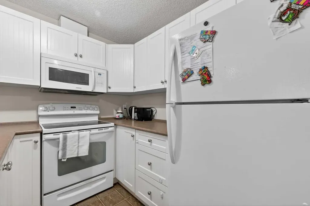 8 Bridlecrest Drive SW Calgary AB T2Y0H7