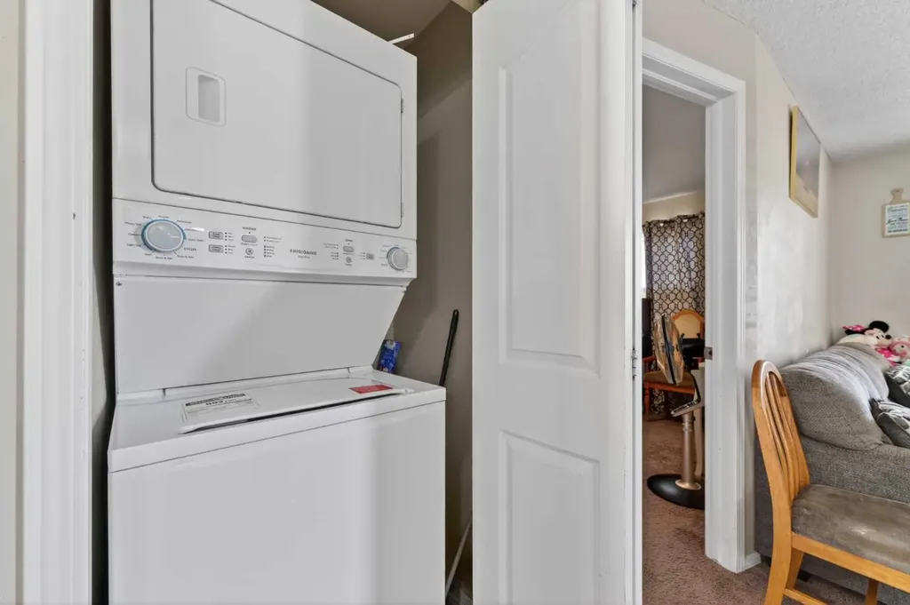 8 Bridlecrest Drive SW Calgary AB T2Y0H7