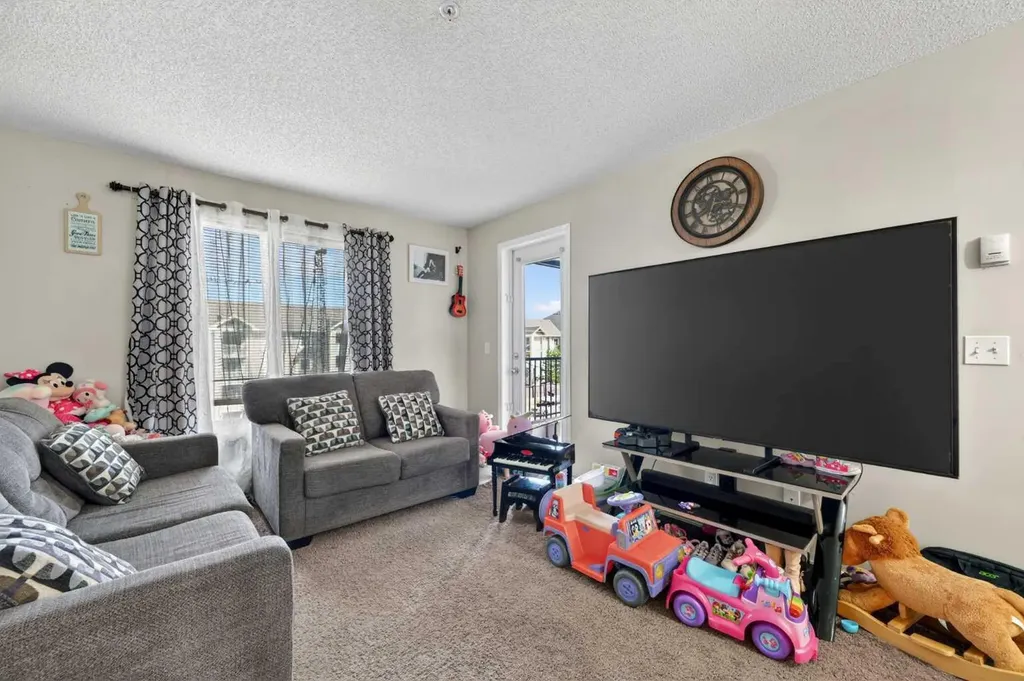 8 Bridlecrest Drive SW Calgary AB T2Y0H7