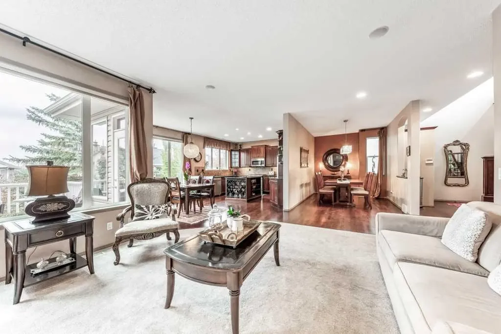 40 Cougar Ridge Heights SW Calgary AB T3H 4X5