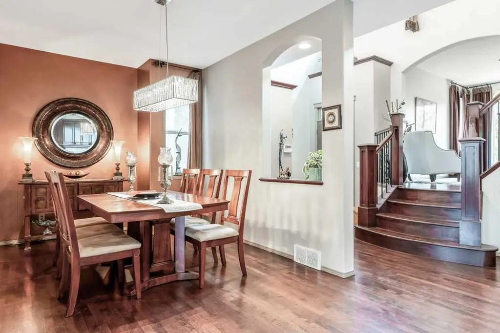 40 Cougar Ridge Heights SW Calgary AB T3H 4X5