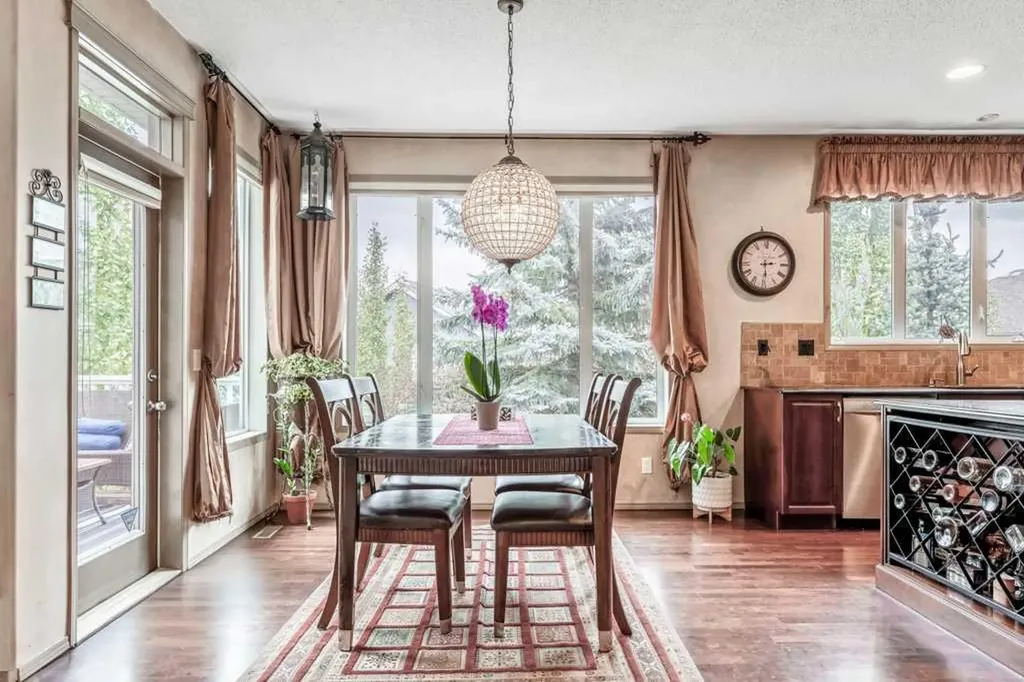 40 Cougar Ridge Heights SW Calgary AB T3H 4X5
