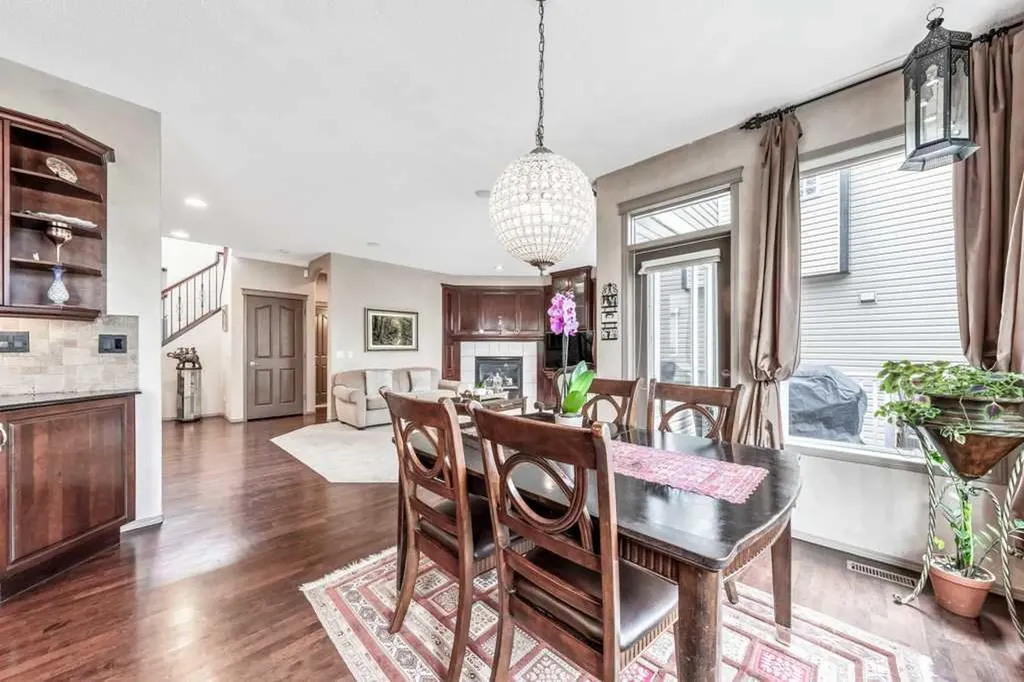40 Cougar Ridge Heights SW Calgary AB T3H 4X5
