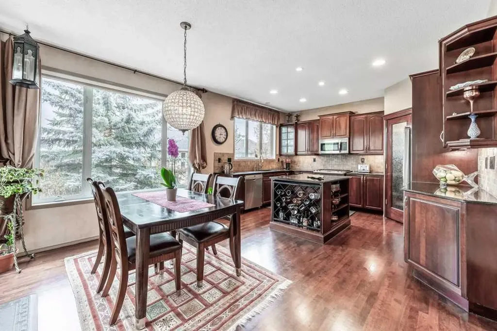40 Cougar Ridge Heights SW Calgary AB T3H 4X5