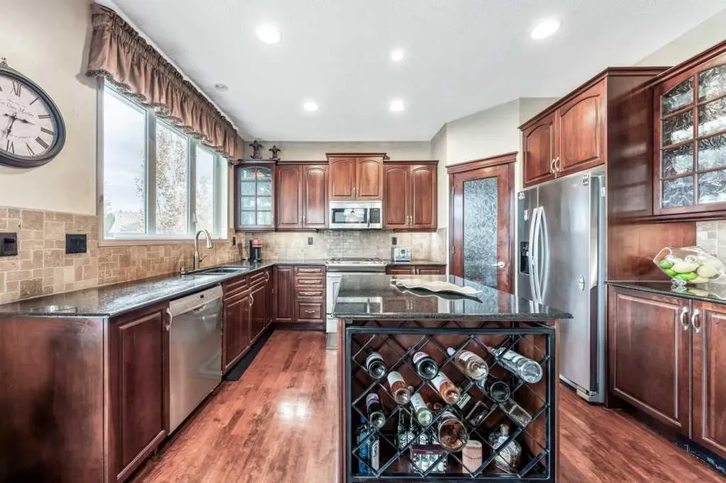 40 Cougar Ridge Heights SW Calgary AB T3H 4X5