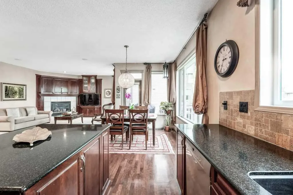 40 Cougar Ridge Heights SW Calgary AB T3H 4X5