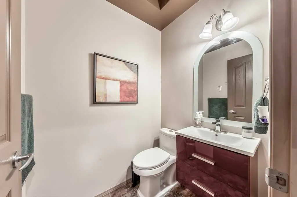 40 Cougar Ridge Heights SW Calgary AB T3H 4X5