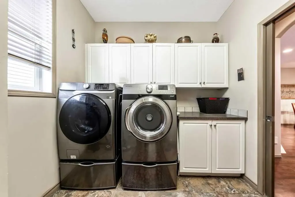 40 Cougar Ridge Heights SW Calgary AB T3H 4X5
