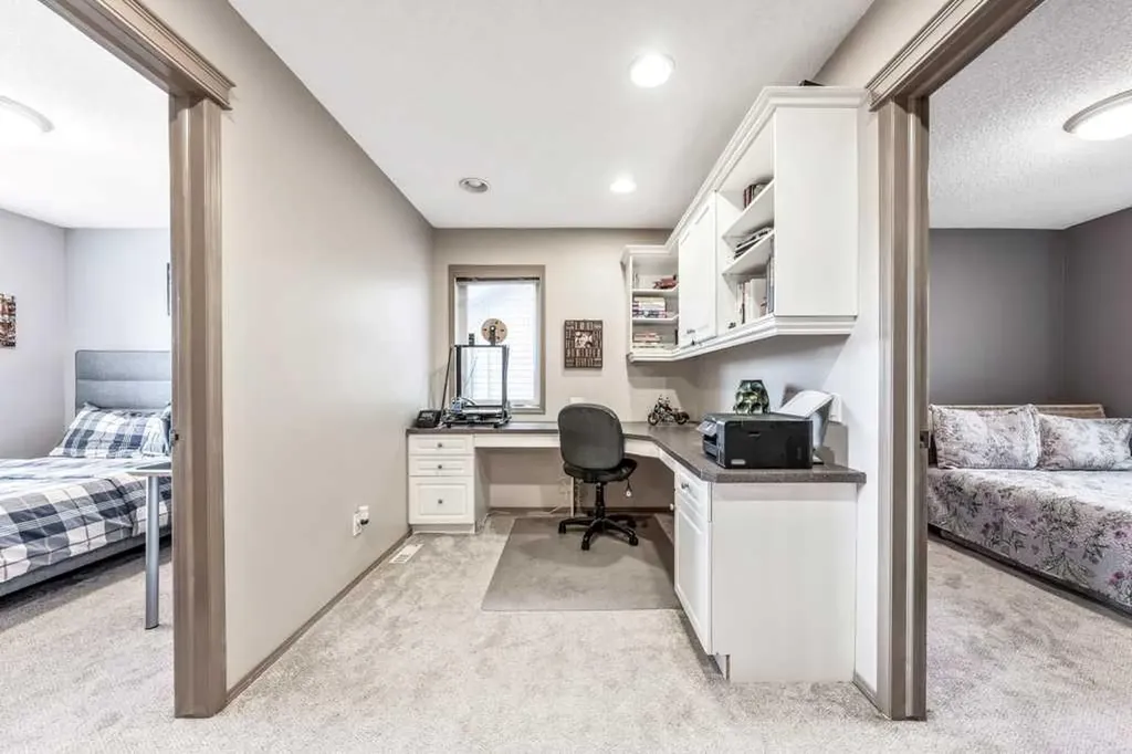 40 Cougar Ridge Heights SW Calgary AB T3H 4X5