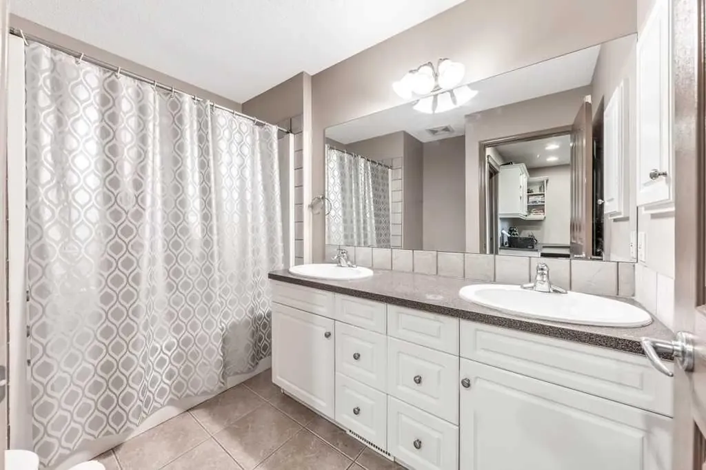 40 Cougar Ridge Heights SW Calgary AB T3H 4X5