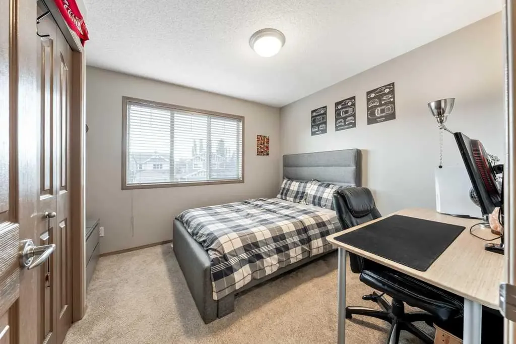 40 Cougar Ridge Heights SW Calgary AB T3H 4X5