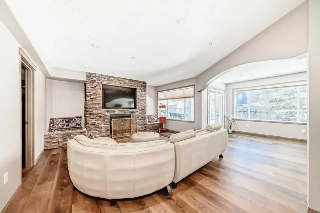 40 Cougar Ridge Heights SW Calgary AB T3H 4X5