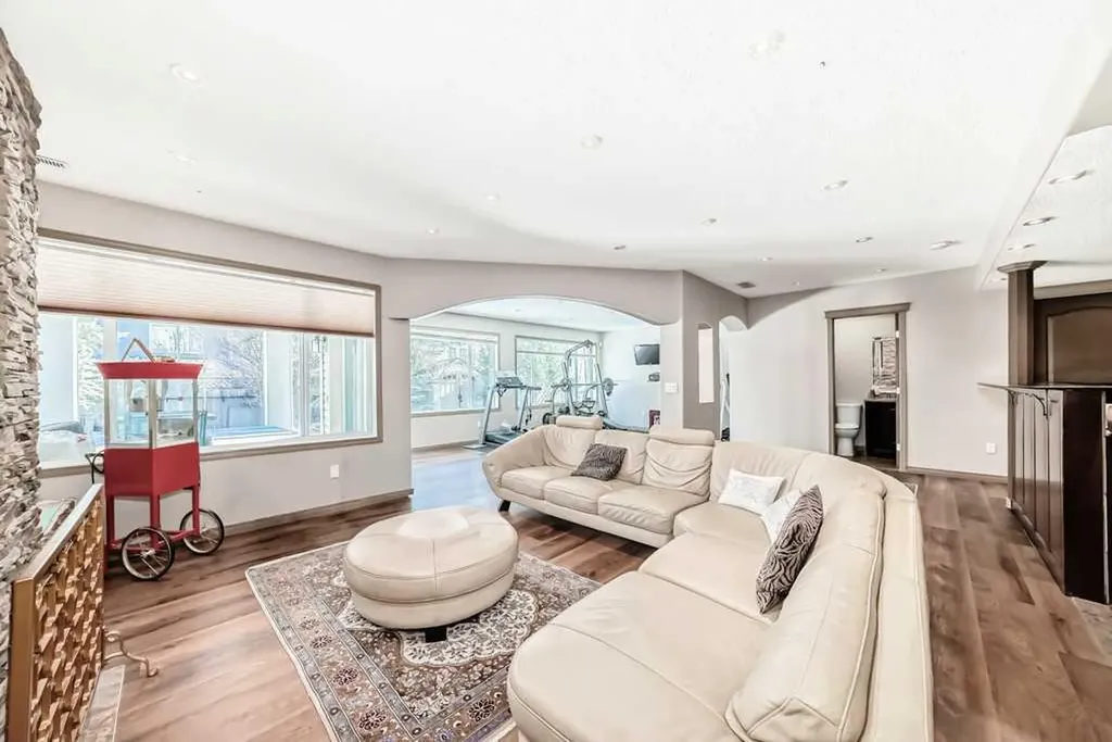 40 Cougar Ridge Heights SW Calgary AB T3H 4X5