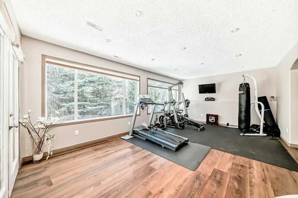 40 Cougar Ridge Heights SW Calgary AB T3H 4X5