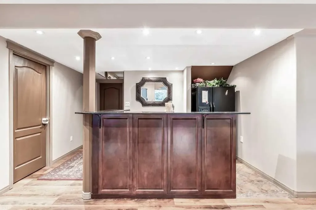 40 Cougar Ridge Heights SW Calgary AB T3H 4X5