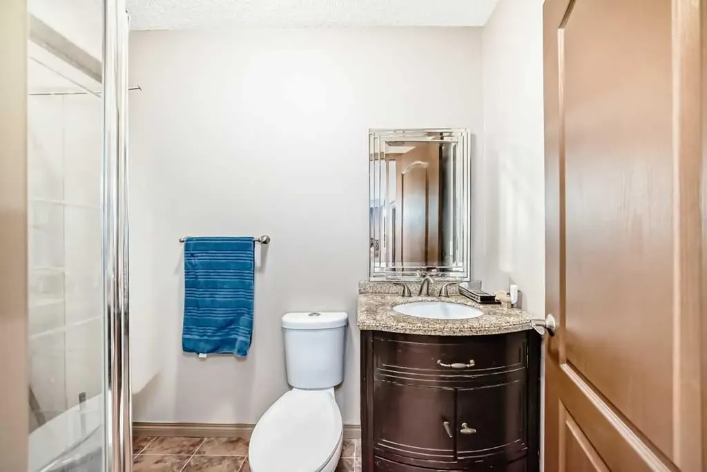 40 Cougar Ridge Heights SW Calgary AB T3H 4X5
