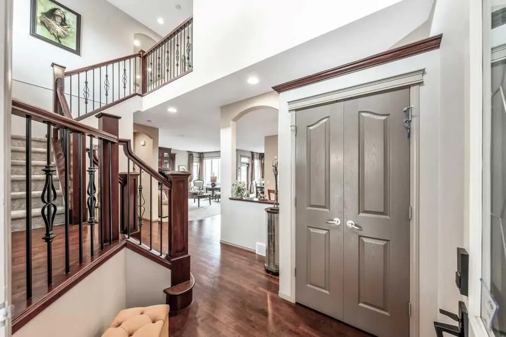 40 Cougar Ridge Heights SW Calgary AB T3H 4X5