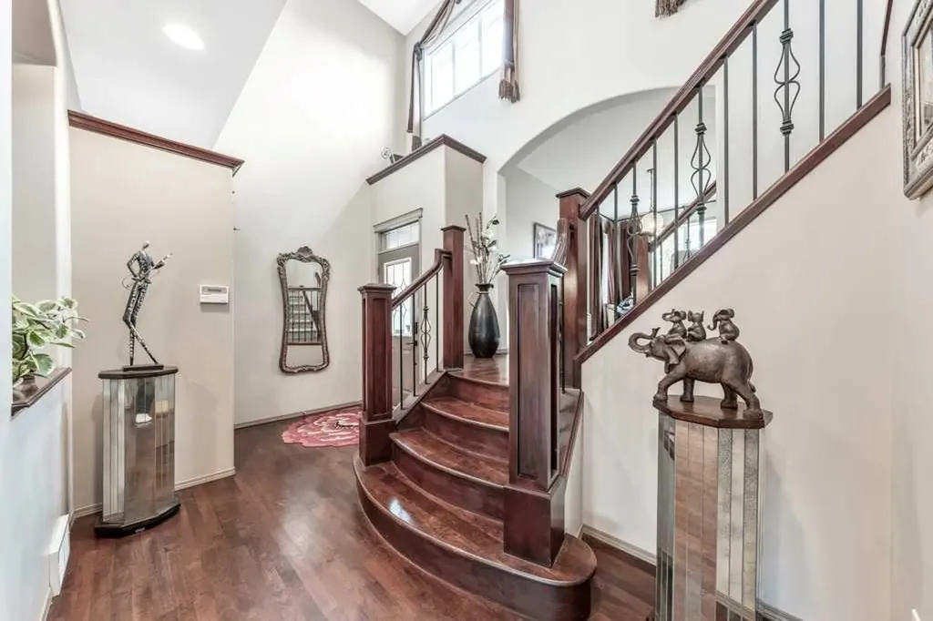 40 Cougar Ridge Heights SW Calgary AB T3H 4X5