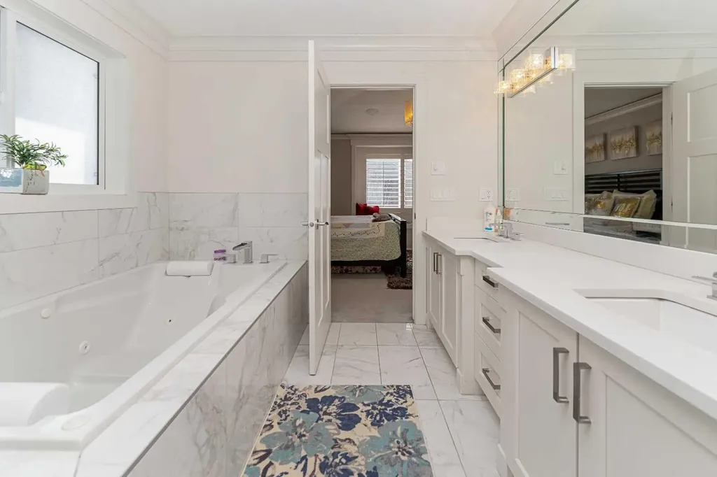 129 Kinniburgh Gardens Chestermere AB T1X0R7
