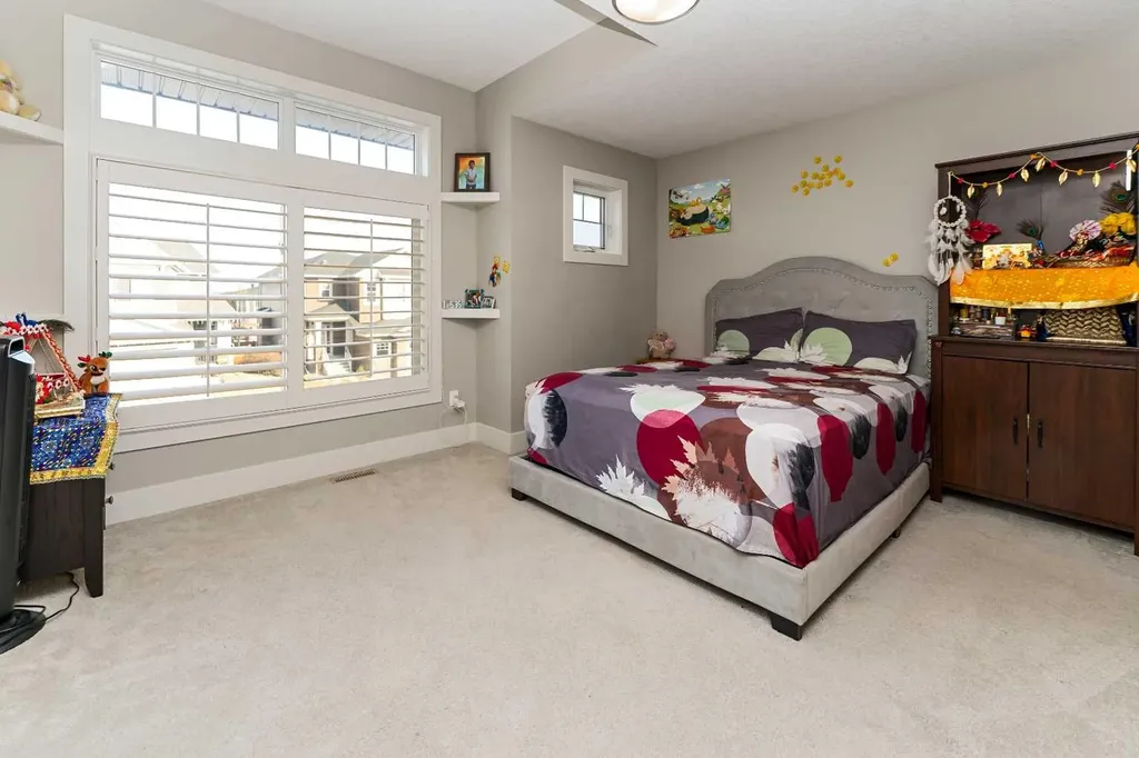 129 Kinniburgh Gardens Chestermere AB T1X0R7