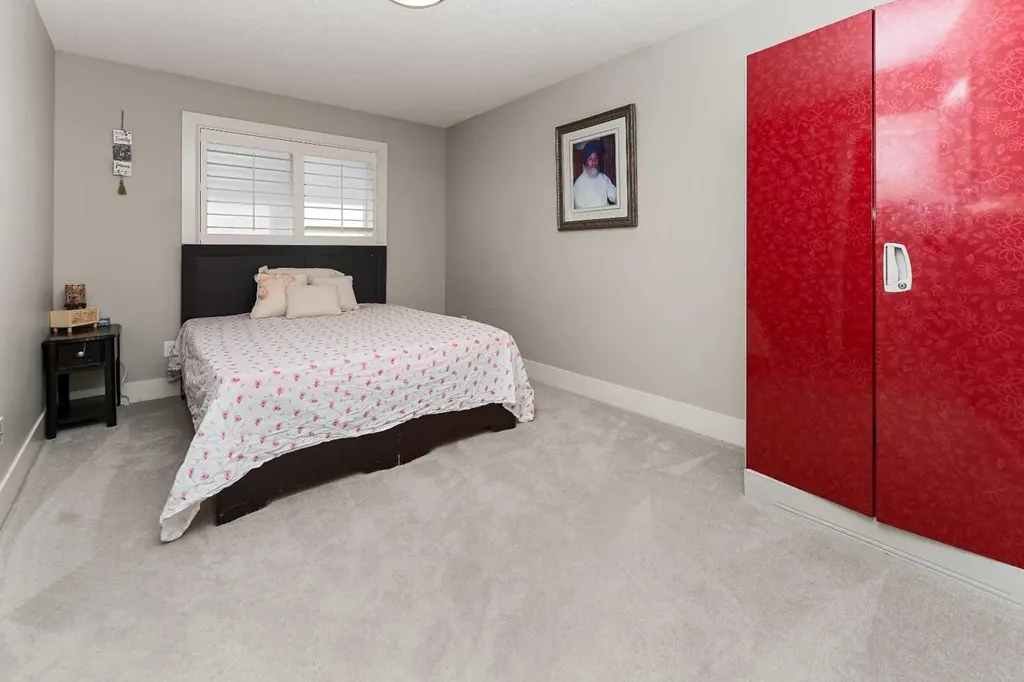 129 Kinniburgh Gardens Chestermere AB T1X0R7