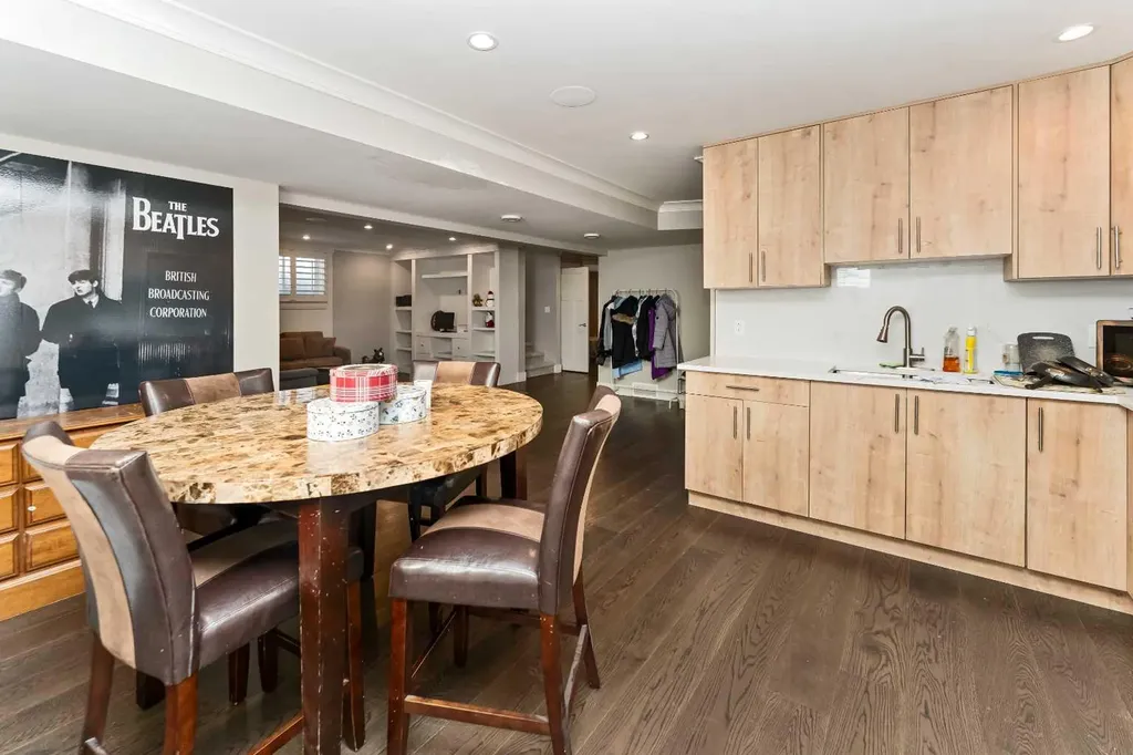 129 Kinniburgh Gardens Chestermere AB T1X0R7