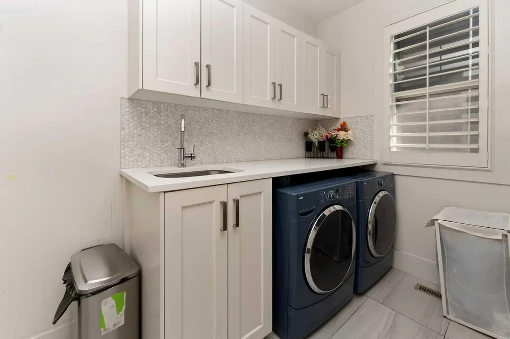 129 Kinniburgh Gardens Chestermere AB T1X0R7