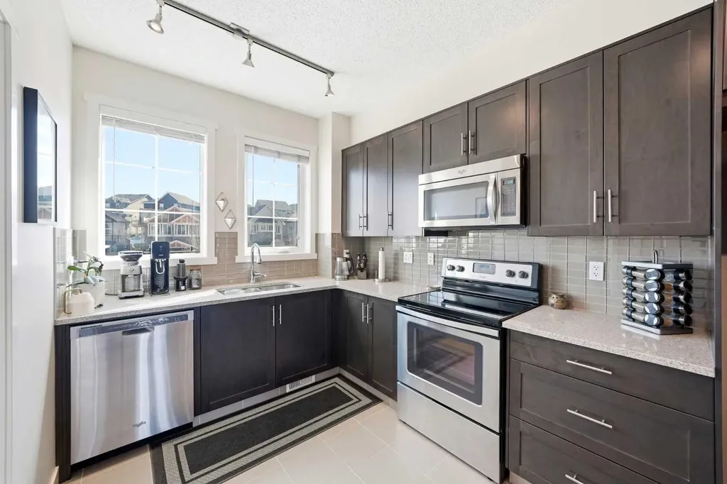 14 Nolan Hill Gate NW Calgary AB T3R 0T9