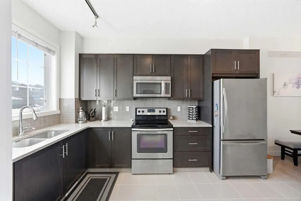 14 Nolan Hill Gate NW Calgary AB T3R 0T9