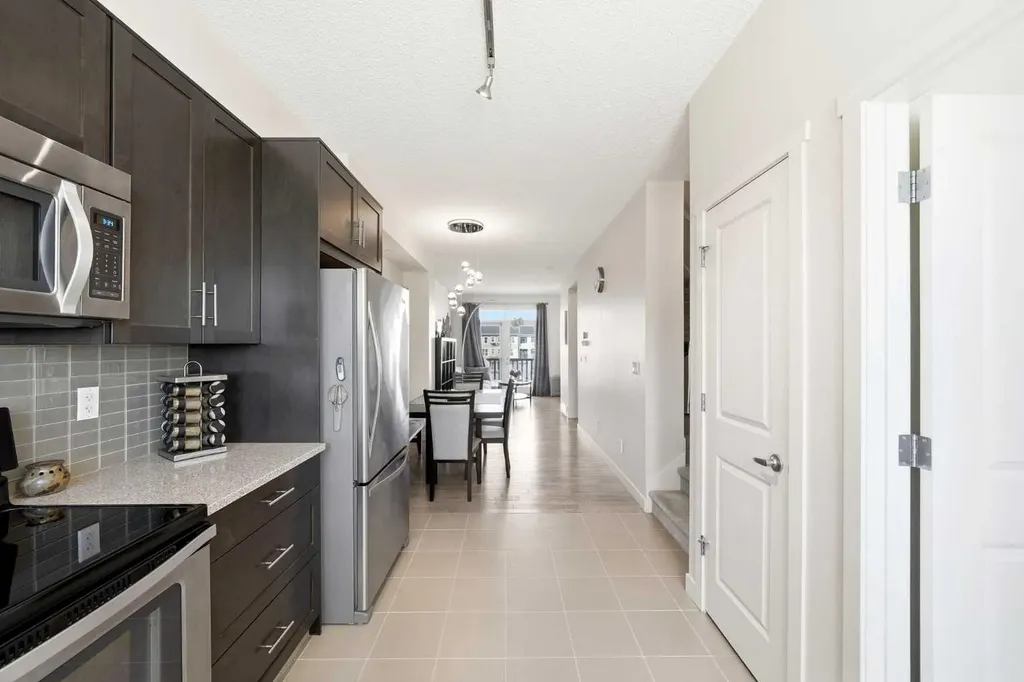 14 Nolan Hill Gate NW Calgary AB T3R 0T9