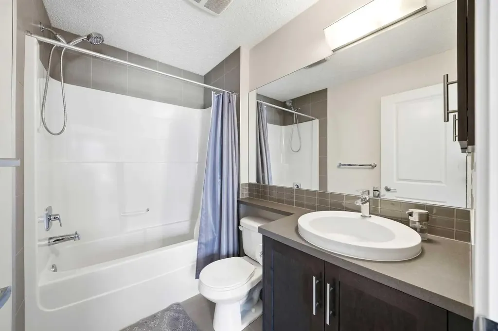 14 Nolan Hill Gate NW Calgary AB T3R 0T9