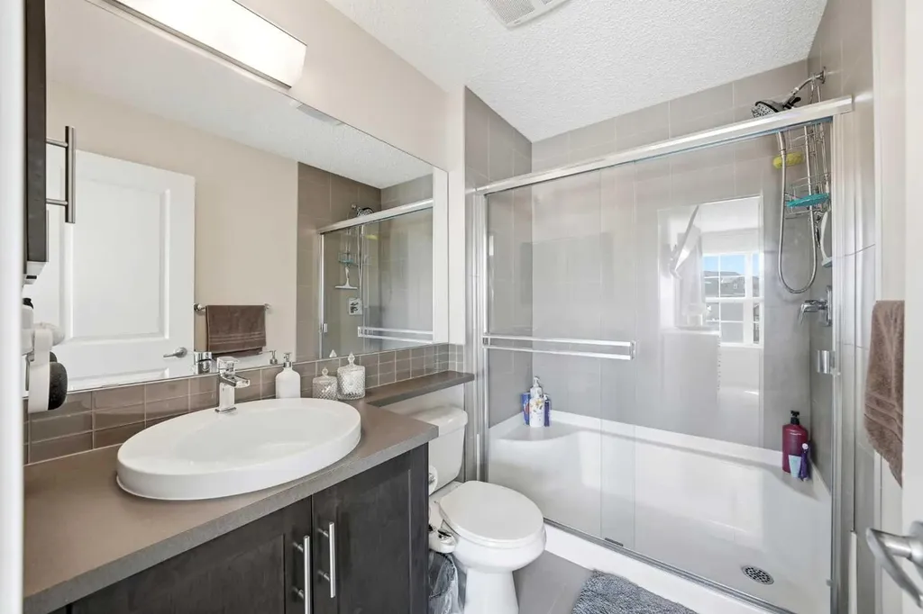 14 Nolan Hill Gate NW Calgary AB T3R 0T9